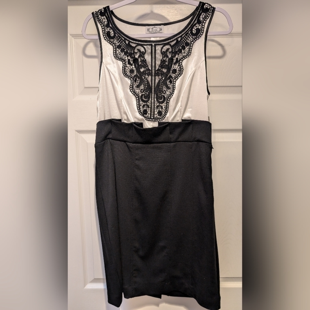 Trixxi NWT $70 Women's Ivory & Black Sleeveless Satin Feel Dress Size 9 Ruffles